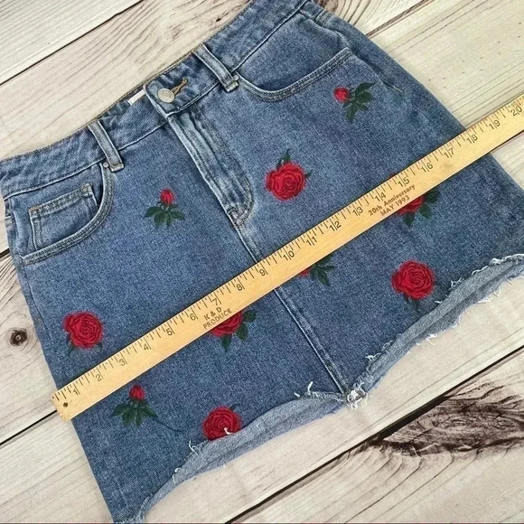 PacSun Denim Jean Mini Skirt Roses Embellished 0/2 - Picture 9 of 10